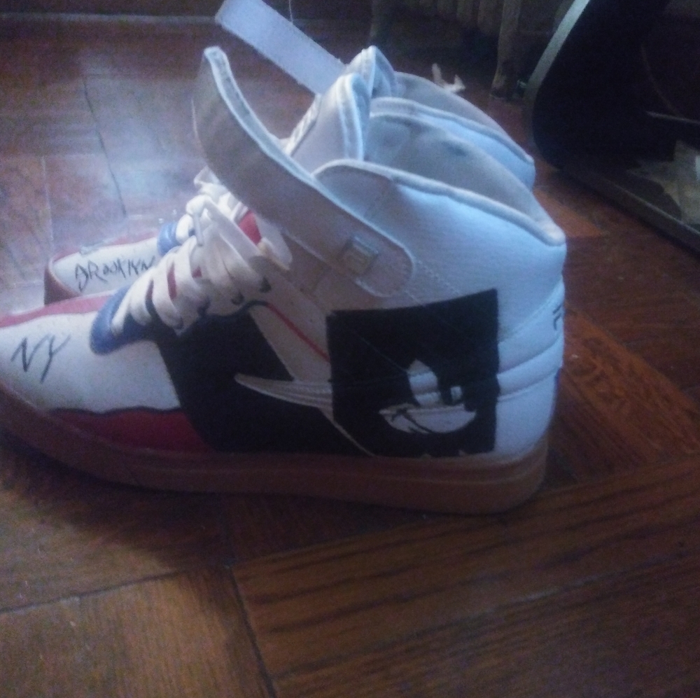 Sneakers - Picture 3 of 4